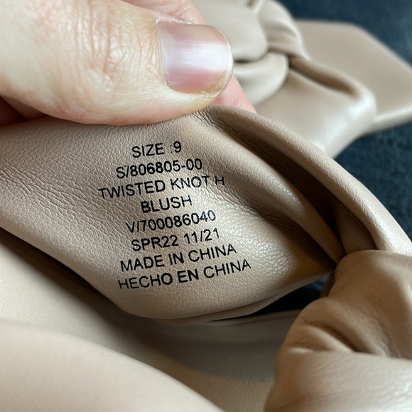 Butter soft, comfortable nude leather sandals - Picture 5 of 7